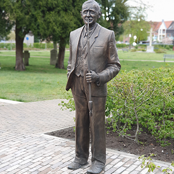Statue Bernhard Holtmann; Foto: Stadt Olfen Statue Bernhard Holtmann; Foto: Stadt Olfen